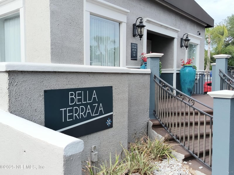 355 Monument Rd #21-A2, Jacksonville, FL 32225