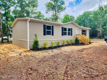 221 Maltas Ave, Interlachen, FL 32148