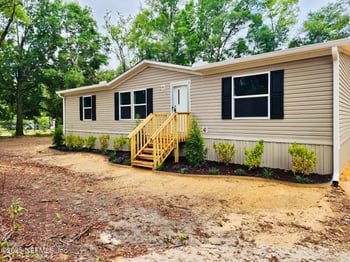 221 Maltas Ave, Interlachen, FL 32148