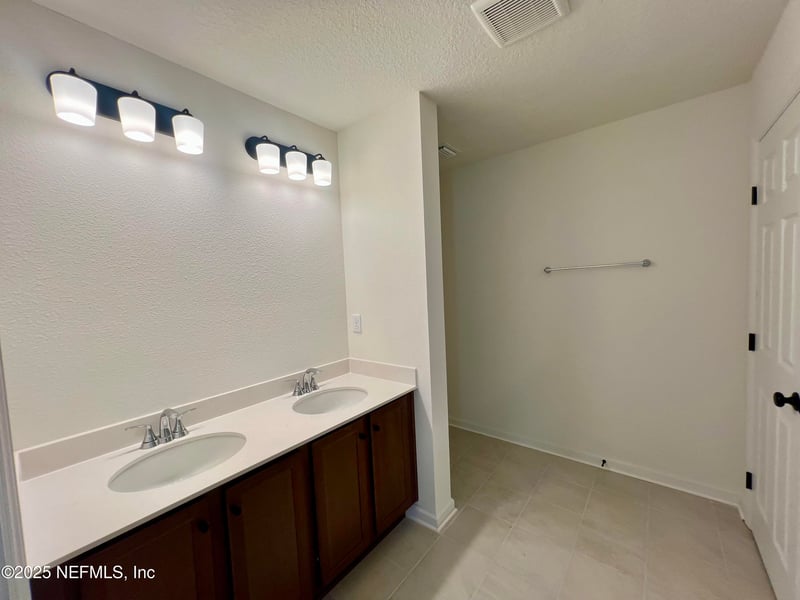 750 Panther Lake, Jacksonville, FL 32221