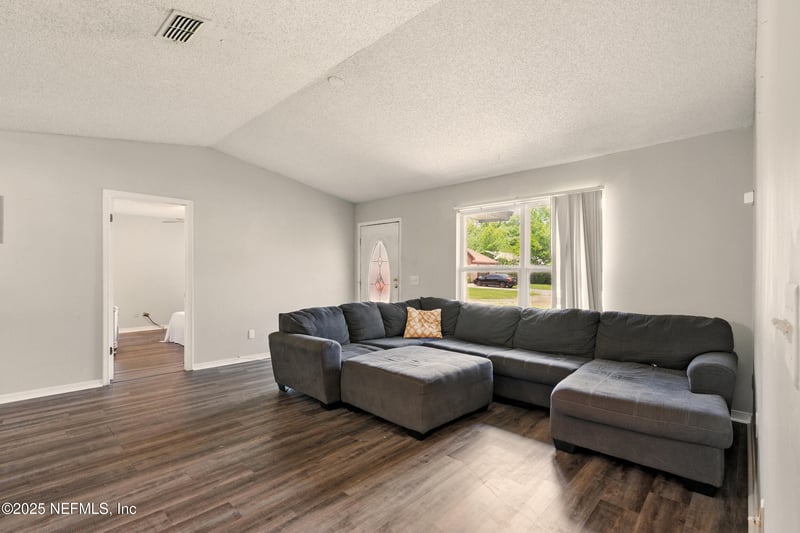 6343 Alfredo Ct, Jacksonville, FL 32244