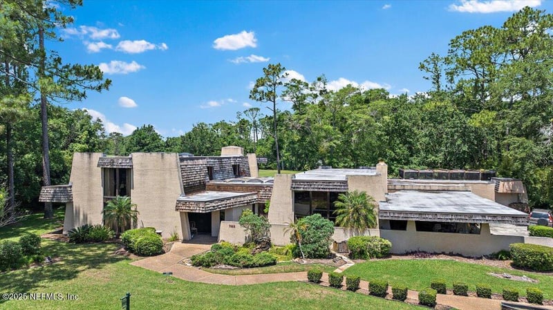 7868 Woodsdale Ln, Jacksonville, FL 32256