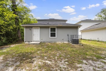 1343 Pangola Dr, Jacksonville, FL 32205