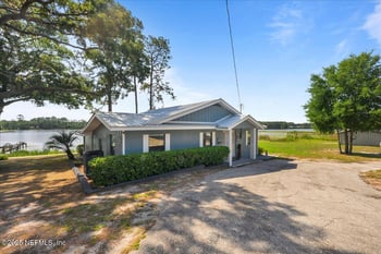 106 Carter Whittaker Ln, Pomona Park, FL 32181