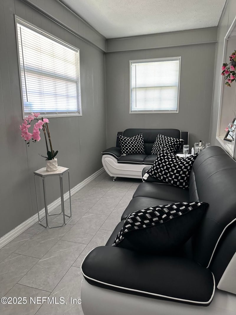 4040 Shasta Dr, Jacksonville, FL 32207