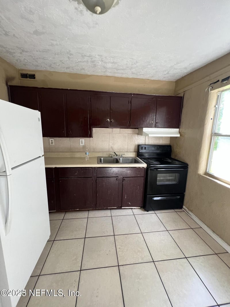 10416 Keuka Dr, Jacksonville, FL 32218