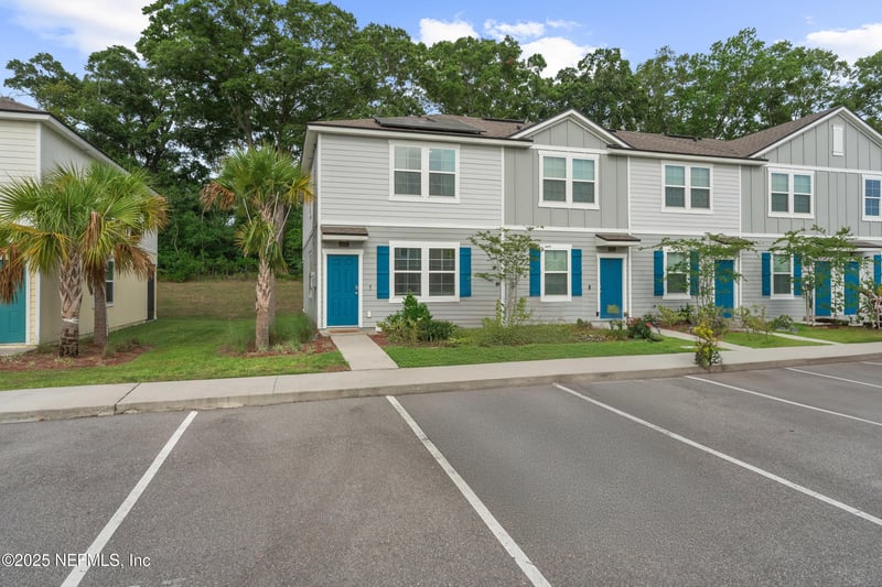 877 Gate Run Rd, Jacksonville, FL 32211