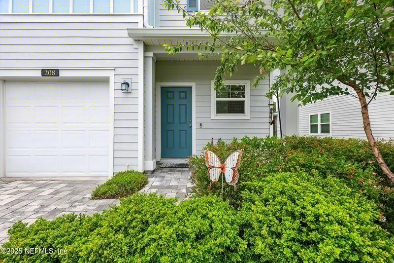 208 Boracay Cir, St Johns, FL 32259