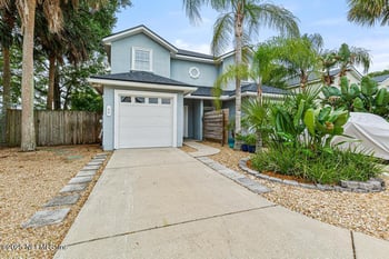 66 14th St, Atlantic Beach, FL 32233