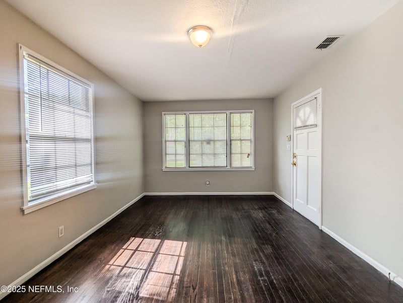 3763 Valley Rd, Jacksonville, FL 32207