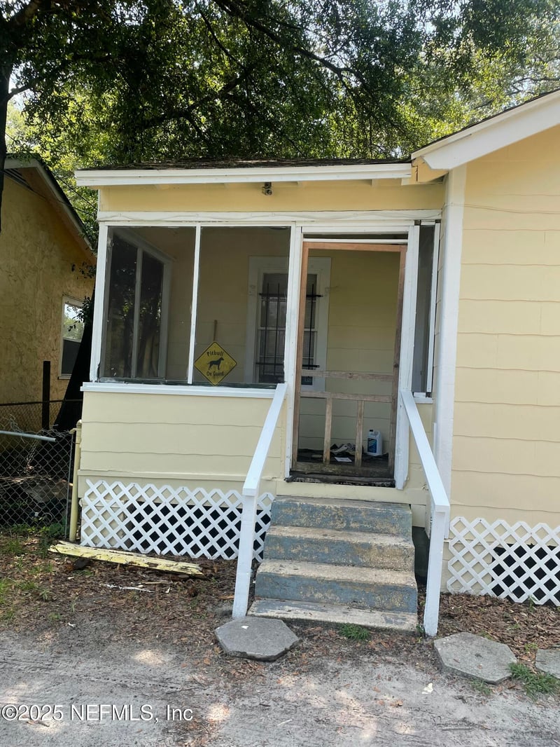 1050 Alderside St, Jacksonville, FL 32208