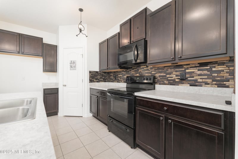 10846 Ventnor Ave, Jacksonville, FL 32218