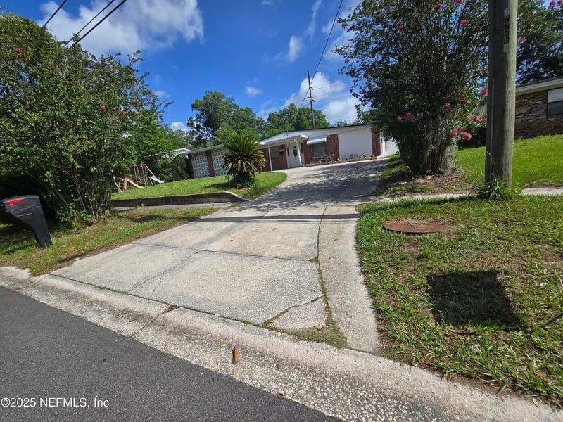 7717 Knoll Dr, Jacksonville, FL 32221