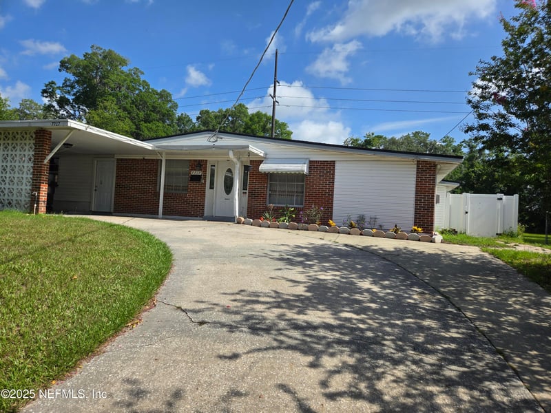 7717 Knoll Dr, Jacksonville, FL 32221