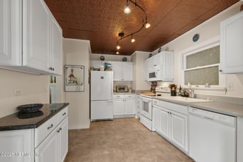 112 14th St, Fernandina Beach, FL 32034