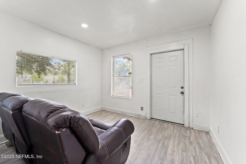 1045 11th St, Jacksonville, FL 32206