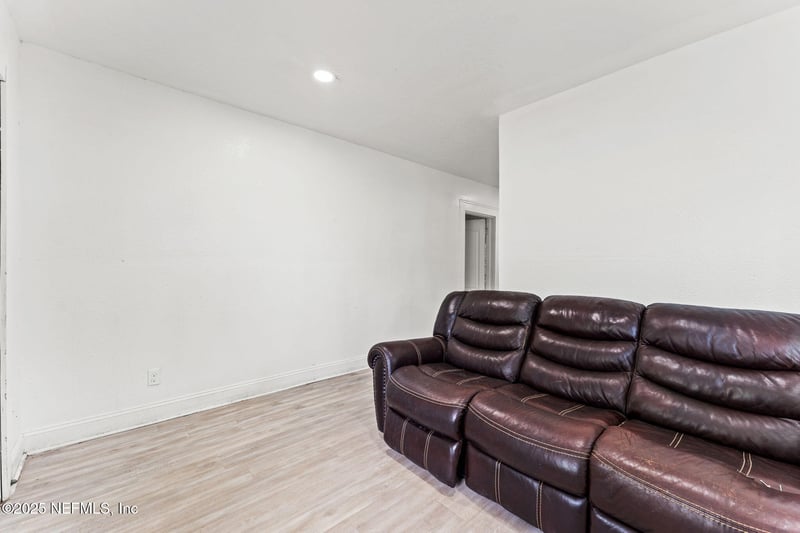 1045 11th St, Jacksonville, FL 32206