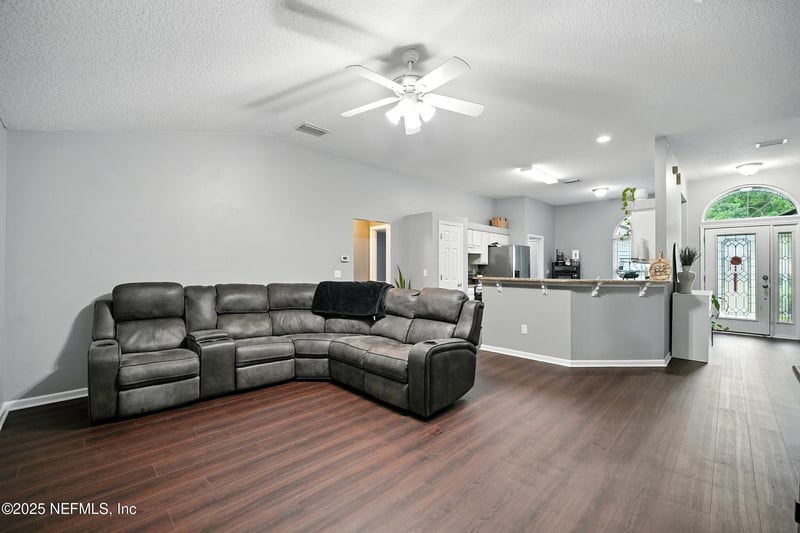 832 Heritage Lakes Dr, Jacksonville, FL 32218