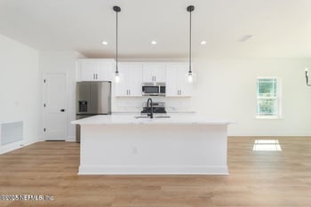 9281 Dolphin St, Sanderson, FL 32087