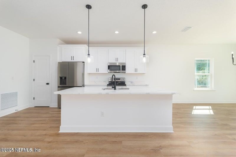 9281 Dolphin St, Sanderson, FL 32087