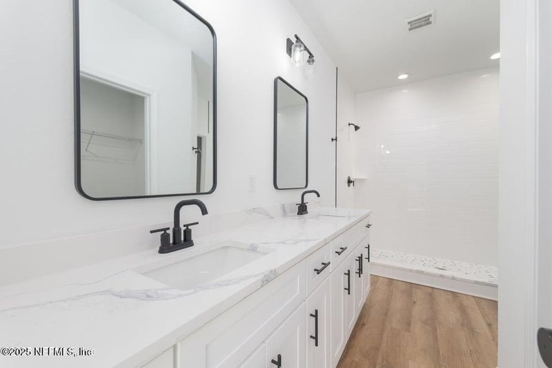 9281 Dolphin St, Sanderson, FL 32087