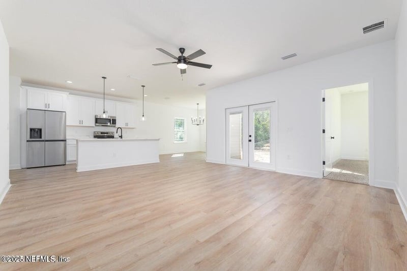 9281 Dolphin St, Sanderson, FL 32087