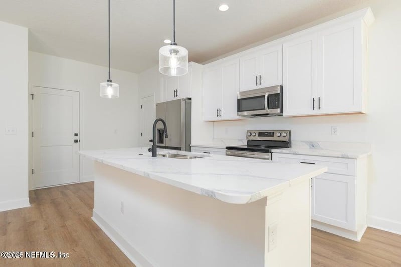 9281 Dolphin St, Sanderson, FL 32087