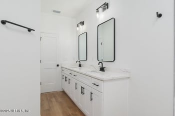 9281 Dolphin St, Sanderson, FL 32087