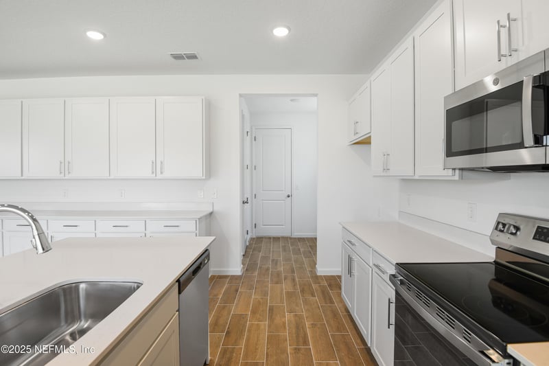 1751 Carnelian St, Deland, FL 32720