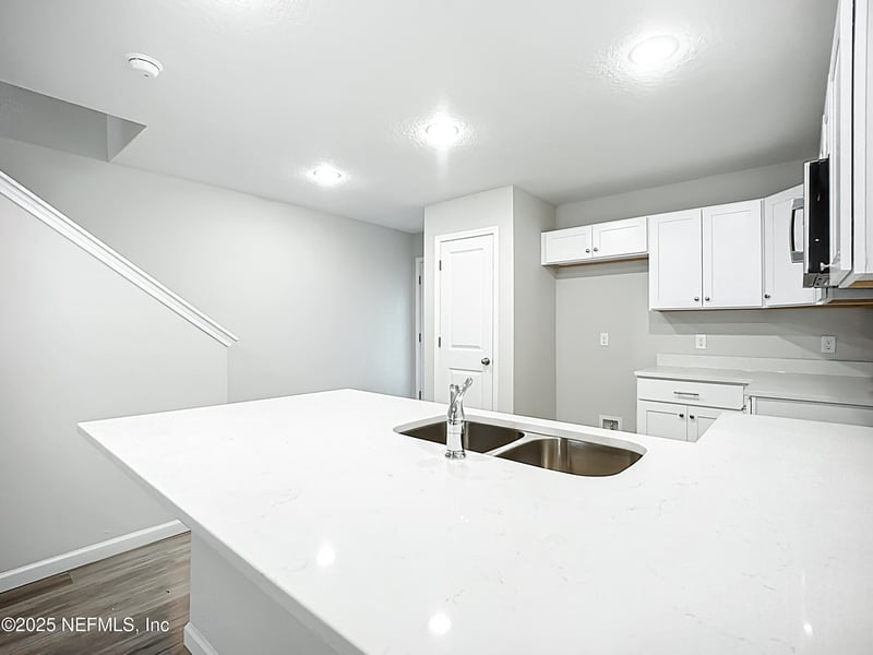 1238 Pangola Dr, Jacksonville, FL 32205