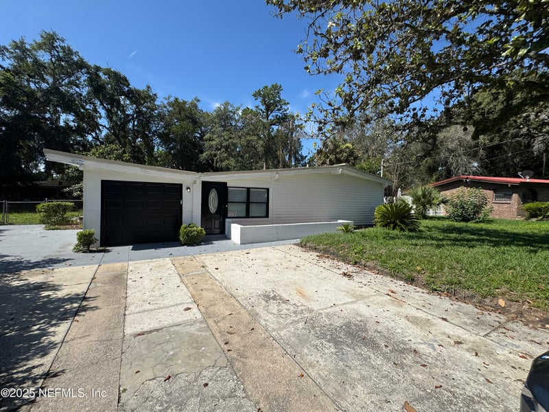 7942 Helston Dr, Jacksonville, FL 32208