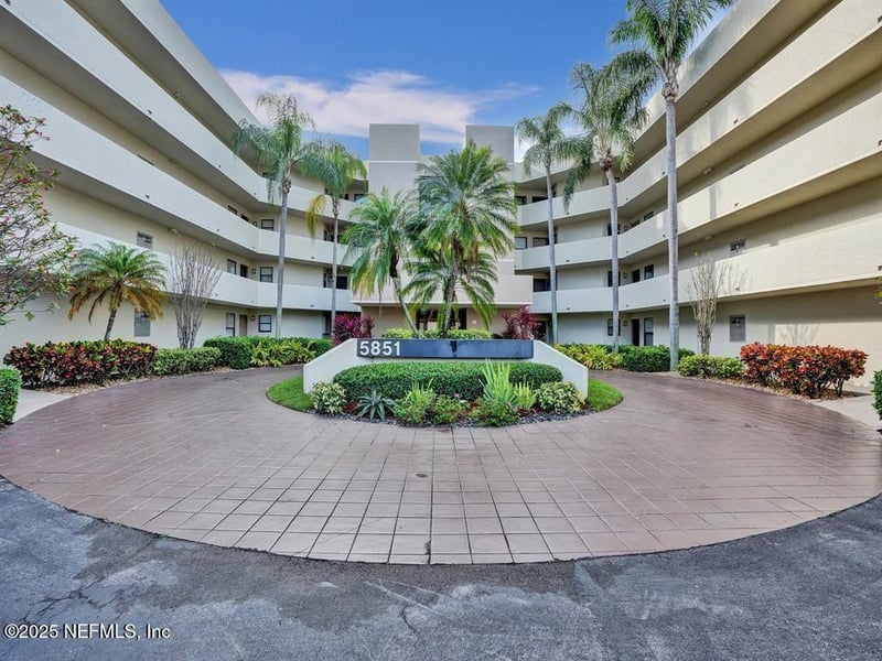 5851 Camino Del Sol #305, Boca Raton, FL 33433