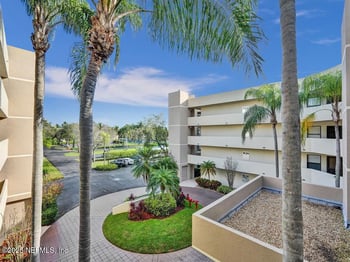 5851 Camino Del Sol #305, Boca Raton, FL 33433