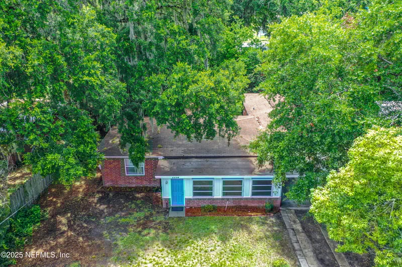 2254 Lake Lucina Dr, Jacksonville, FL 32211