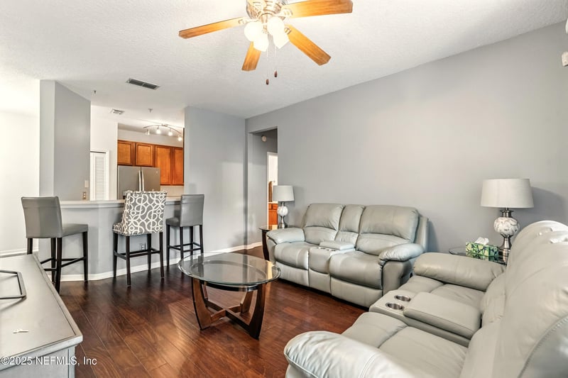 8601 Beach Blvd #209, Jacksonville, FL 32216