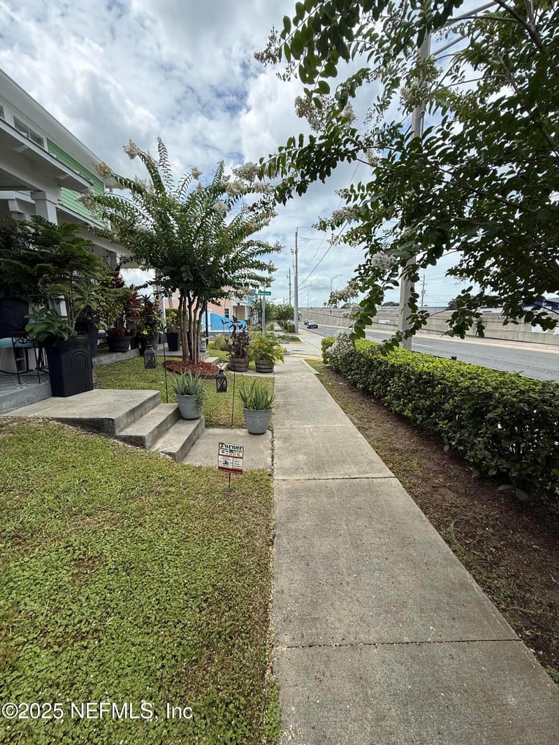 106 Sunrise Ct, Atlantic Beach, FL 32233