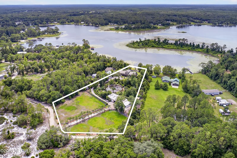 153 Sunny Ln, Pomona Park, FL 32181