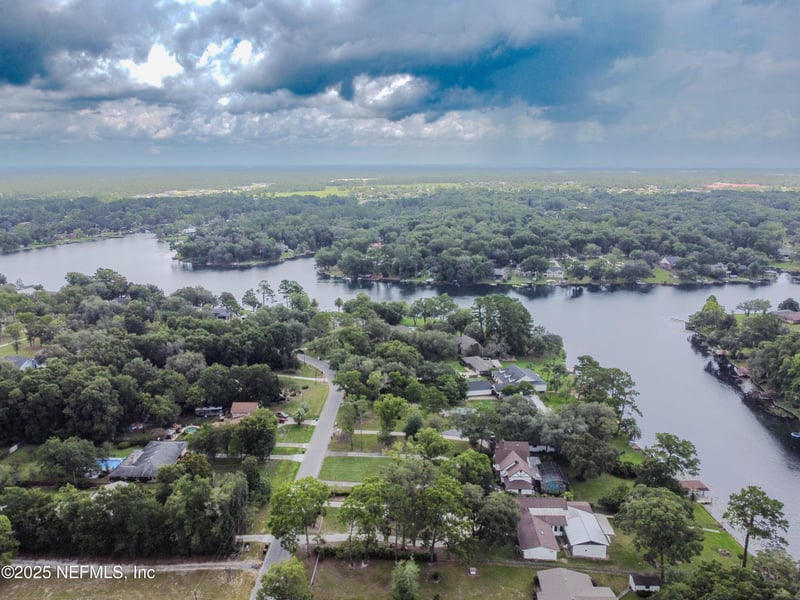 903 Lake Asbury Dr, Green Cove Springs, FL 32043