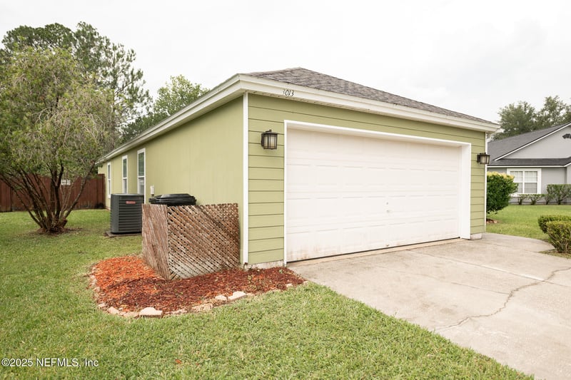 3013 Wavering Ln, Middleburg, FL 32068