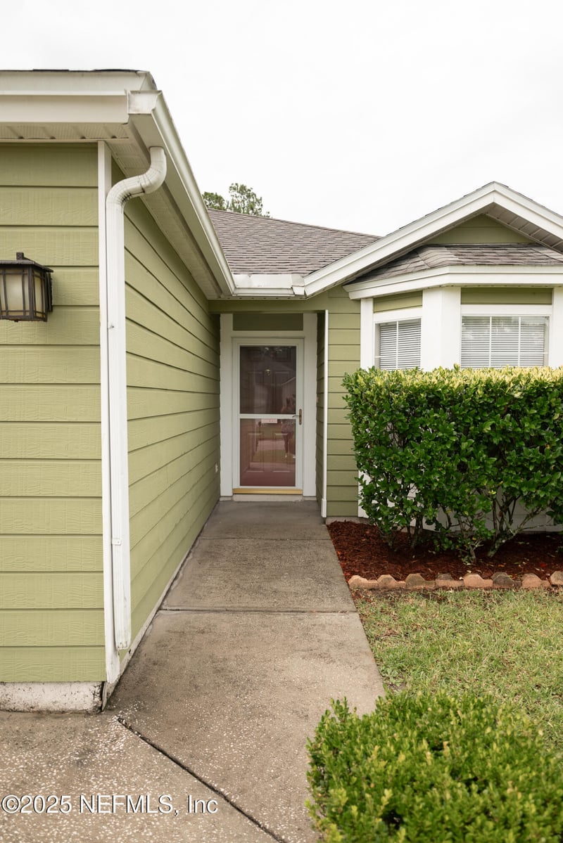 3013 Wavering Ln, Middleburg, FL 32068