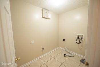 3013 Wavering Ln, Middleburg, FL 32068