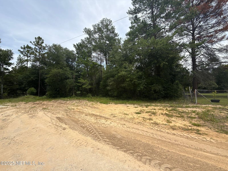 140 Cherokee Dr, Interlachen, FL 32148