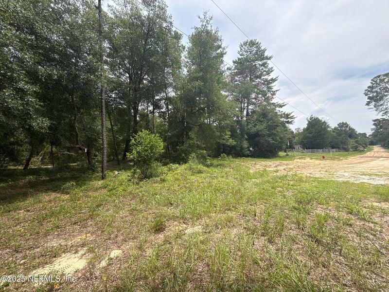 140 Cherokee Dr, Interlachen, FL 32148