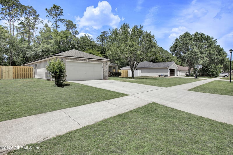 11255 Martin Lakes Dr, Jacksonville, FL 32220