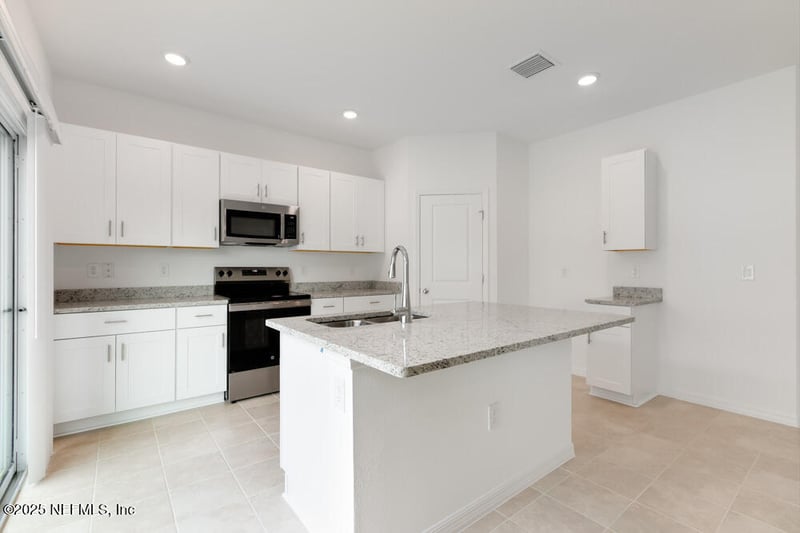 8495 Lilias Cir, Jacksonville, FL 32219