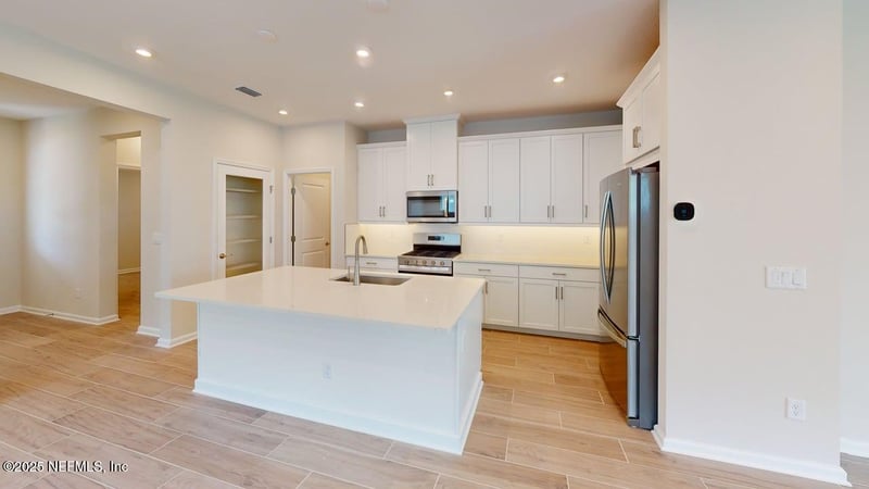 623 Juniper Hills Dr, St Johns, FL 32259