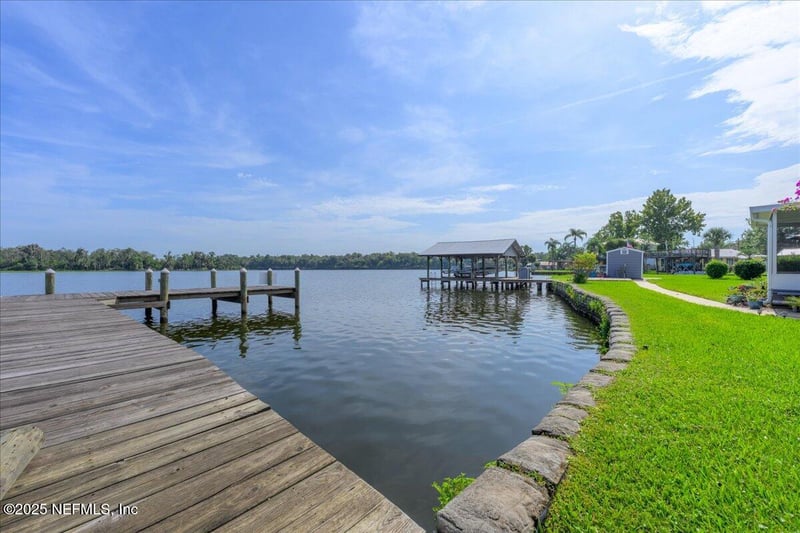 164 Moonlite Dr, Welaka, FL 32193