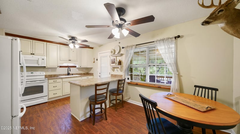 112 River Rd Dr, Palatka, FL 32177