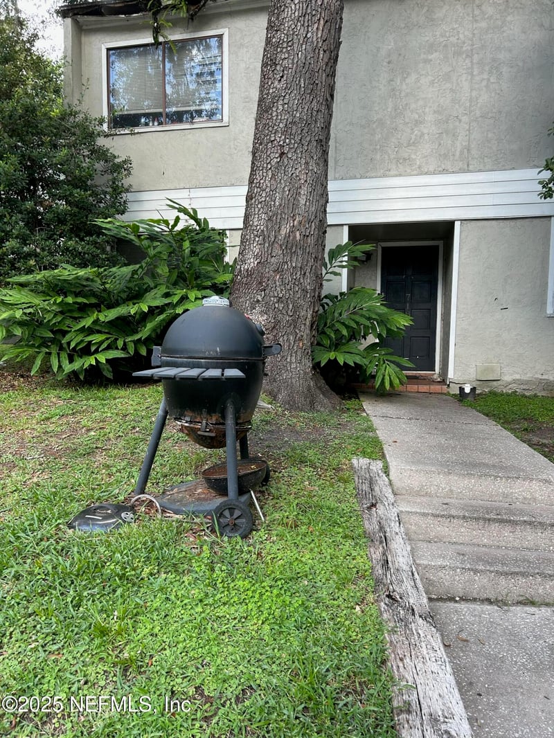 718 Oaks Manor Ct #M1-2, Jacksonville, FL 32211