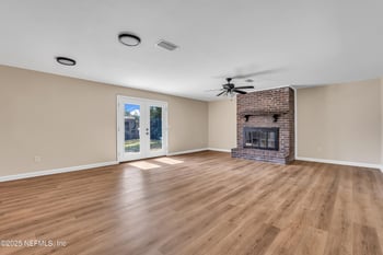 8166 Stuart Ave, Jacksonville, FL 32220